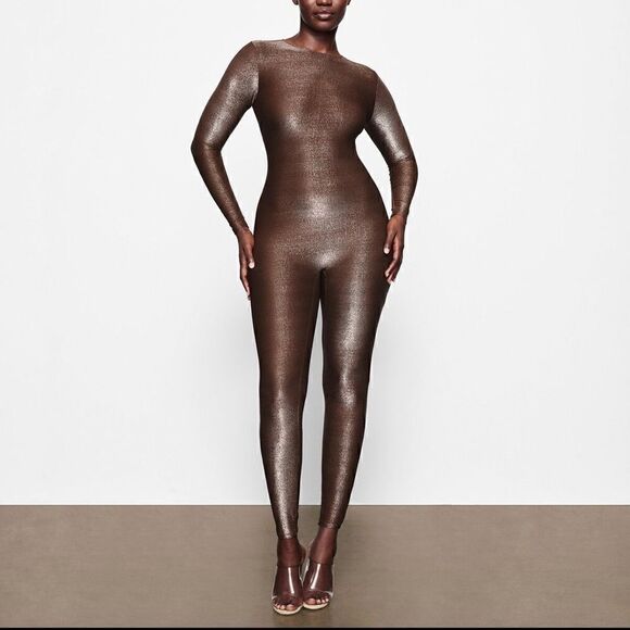 SKIMS  Shimmer Catsuit in Chocolate - Picture 5 of 9